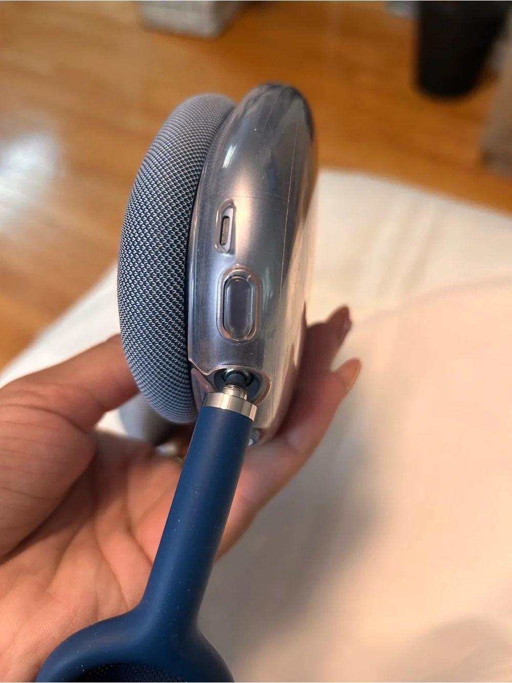 Apple Over-Ear Headphones in Navy Blue with Smart Case